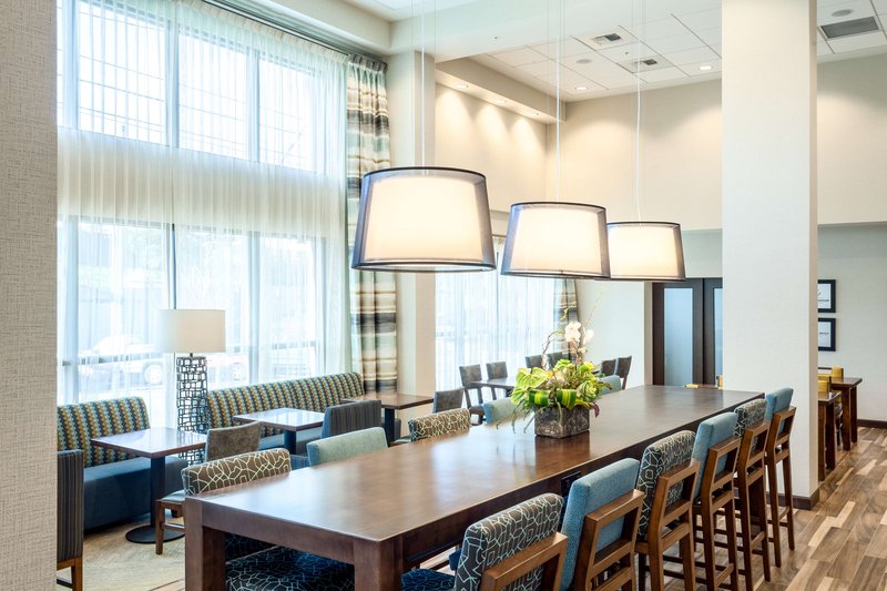 hampton inn and suites by hilton seattle northgate