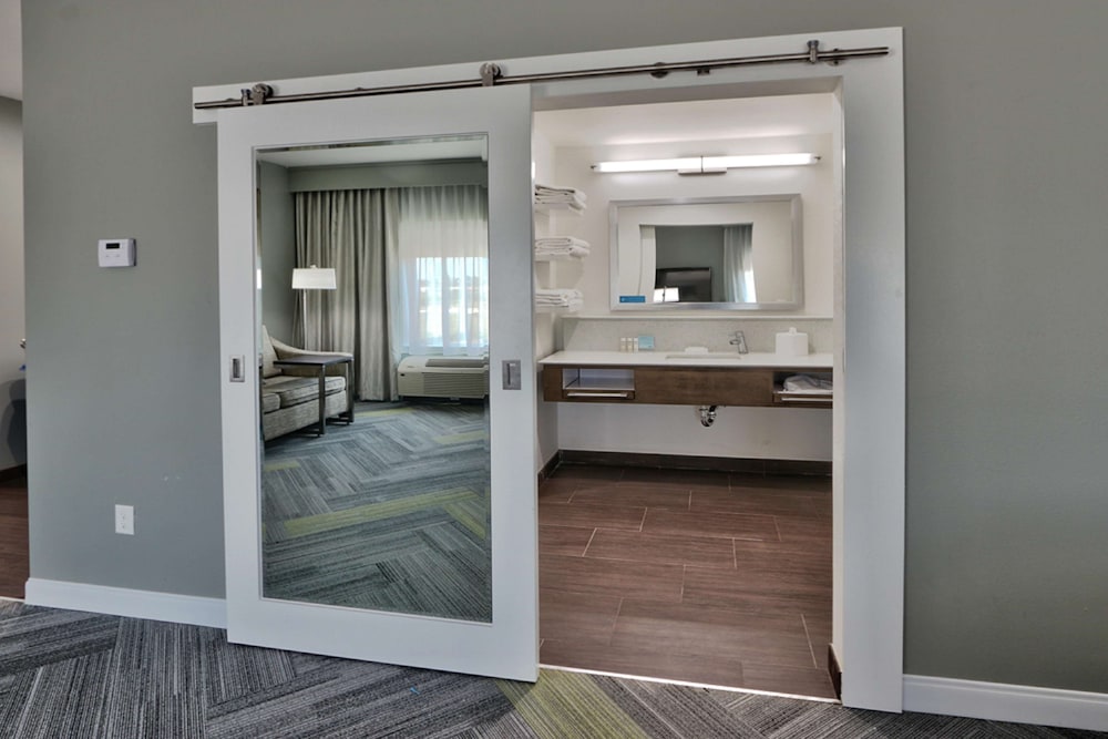 hampton inn and suites guthrie