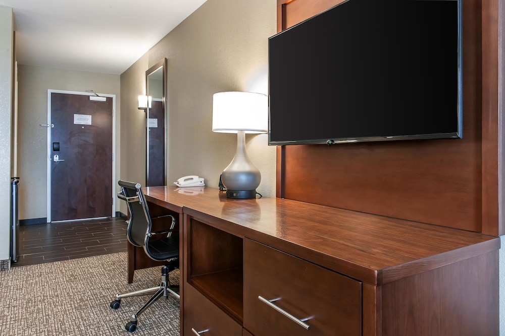 comfort suites rensselaer near fair oaks