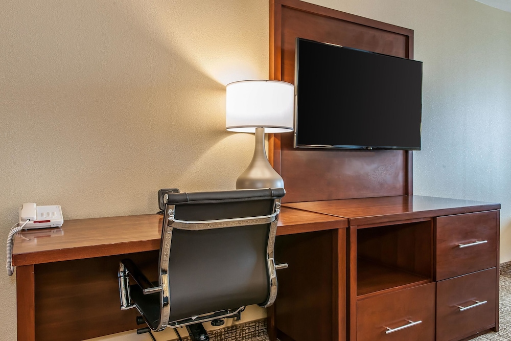 comfort suites rensselaer near fair oaks