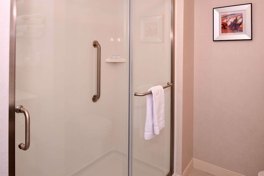 hampton inn and suites albany east greenbush