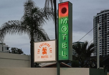The Cheshire Cat Motel,,3 star