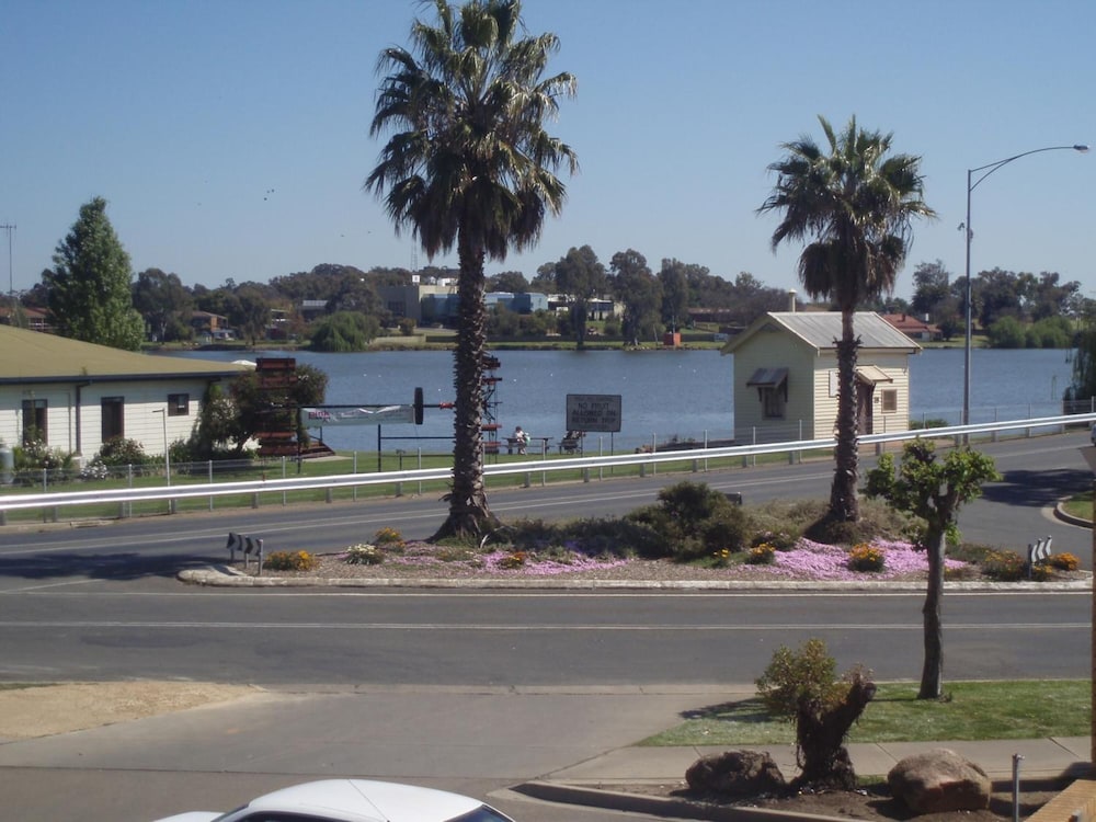 lakeview motel