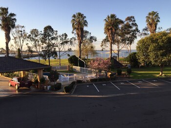 lakeview motel