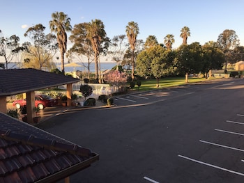 lakeview motel