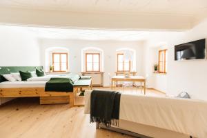 hallstatt hideaway adults only