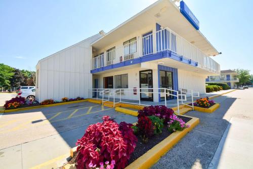 Motel 6 Windsor Locks, Ct - Hartford,Near New England Air Museum,2 star