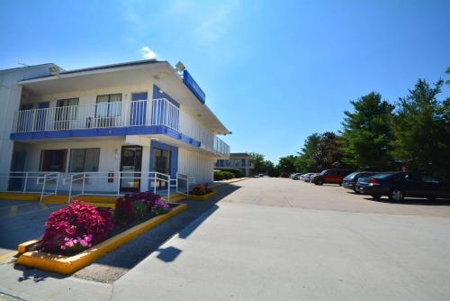 Motel 6 Windsor Locks, Ct - Hartford,Near New England Air Museum,2 star