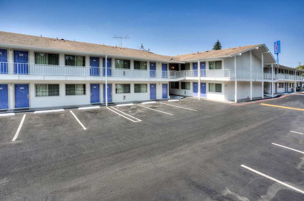 motel 6 tigard or portland south lake oswego
