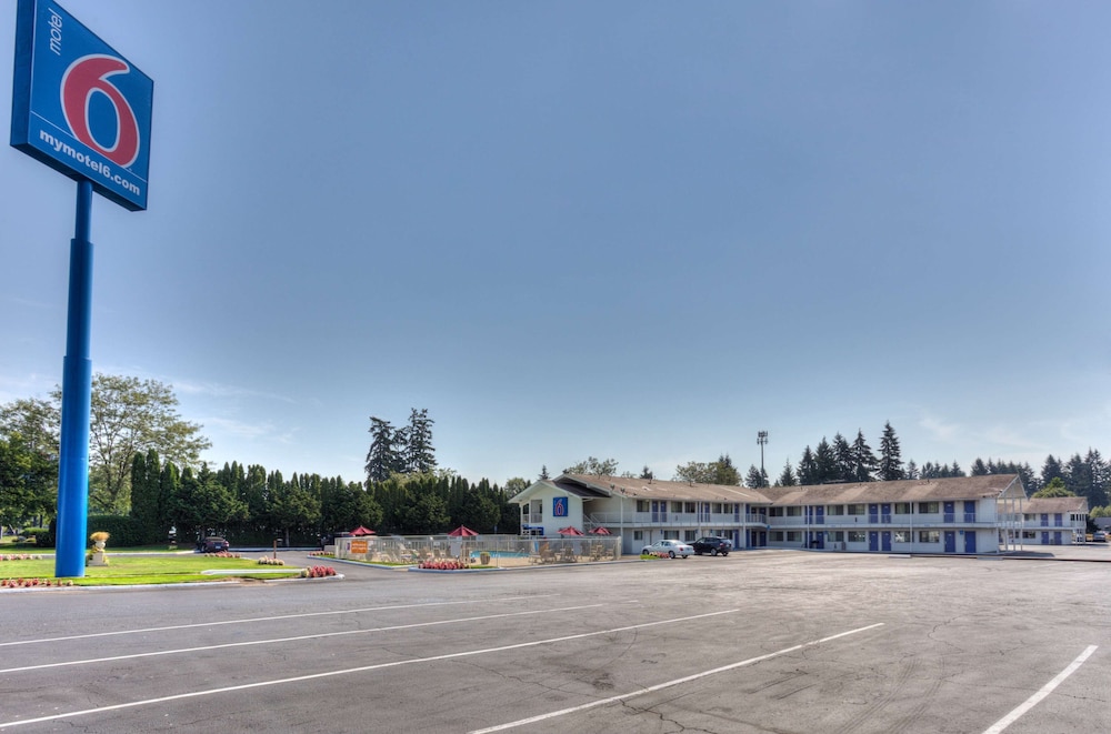 motel 6 tigard or portland south lake oswego