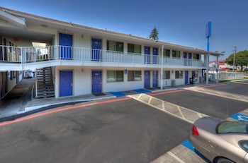 motel 6 tigard or portland south lake oswego
