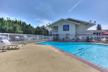 Motel 6 Tigard, Or - Portland South - Lake Oswego,Near Bridgeport Village,2 star