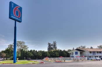 motel 6 tigard or portland south lake oswego