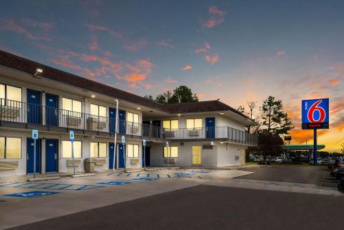 Motel 6 Sandston, Va - Richmond, Va,Montrose>>Henrico,2 star