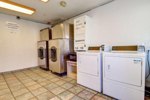 motel 6 riverside ca south