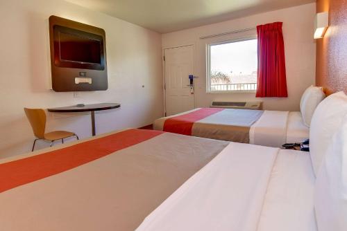 motel 6 riverside ca south