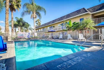 motel 6 riverside ca south