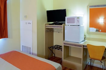 motel 6 seymour in north