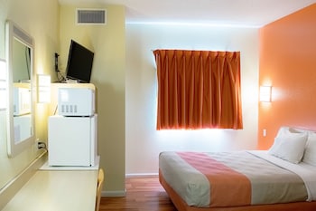motel 6 seymour in north