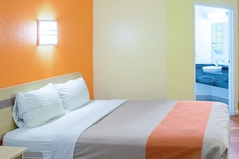 motel 6 seymour in north