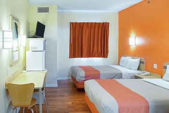 motel 6 seymour in north