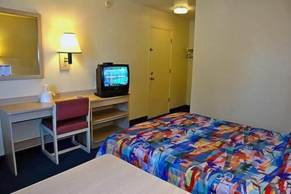 motel 6 seymour in north