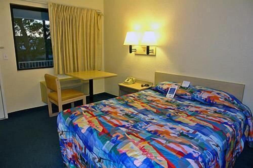 motel 6 seymour in north