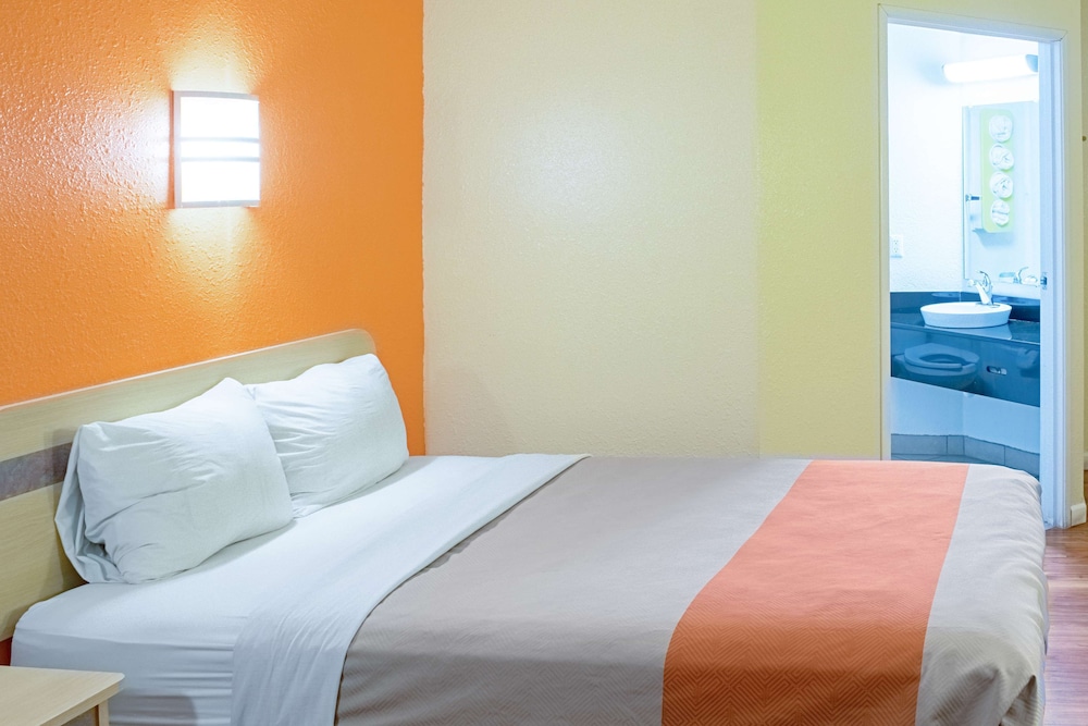 motel 6 seymour in north