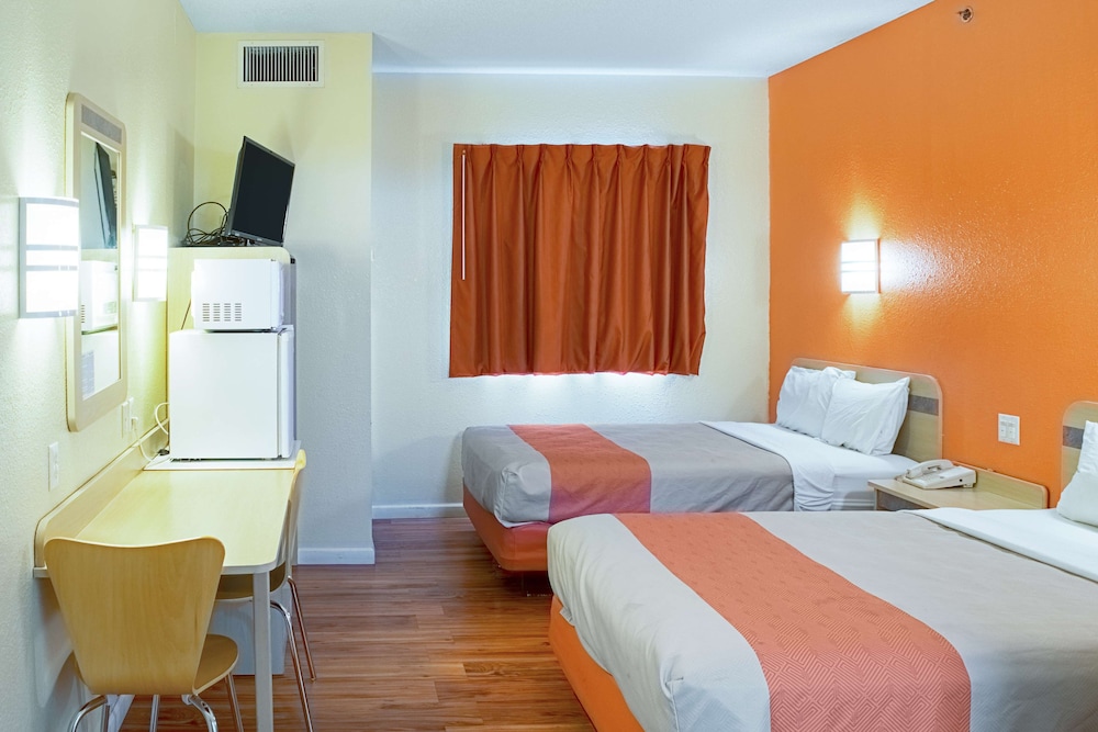 motel 6 seymour in north