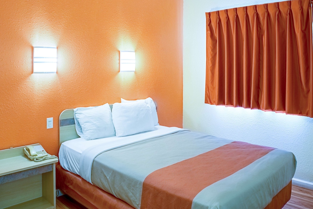 motel 6 seymour in north
