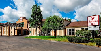 seasons inn traverse city