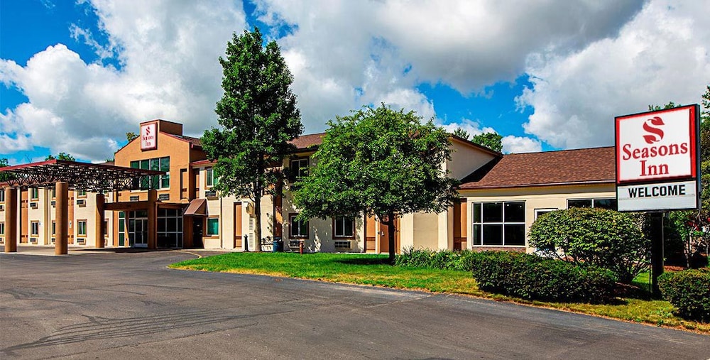 seasons inn traverse city
