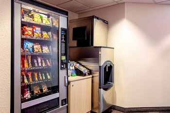 Seasons Inn Traverse City,Grand Traverse>>East Bay Township,2 star