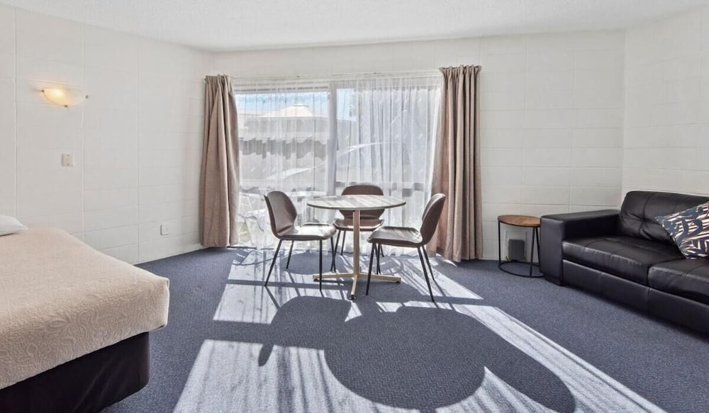 motel six