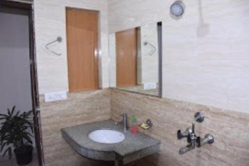 Hotel Rajhans Regency,Modipuram,3 star