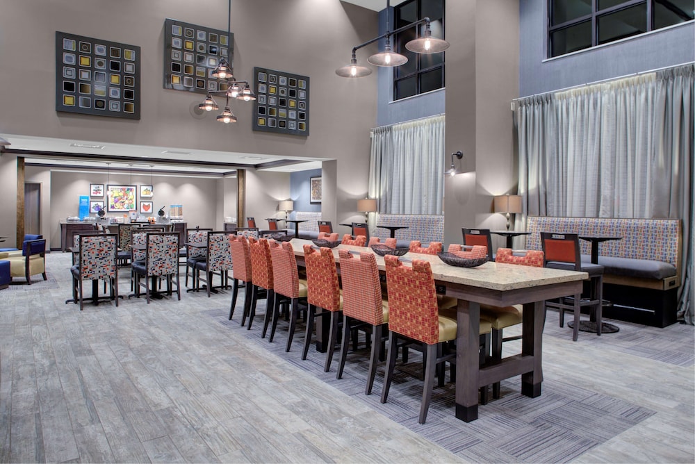hampton inn and suites columbus scioto downs