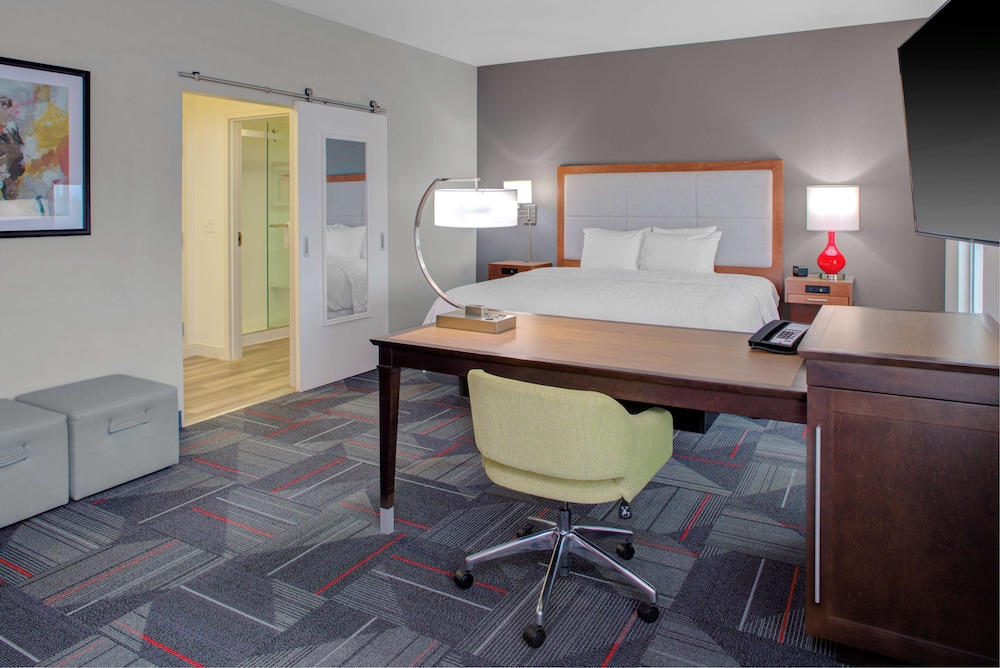 hampton inn and suites columbus scioto downs