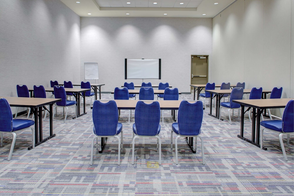 hampton inn and suites columbus scioto downs