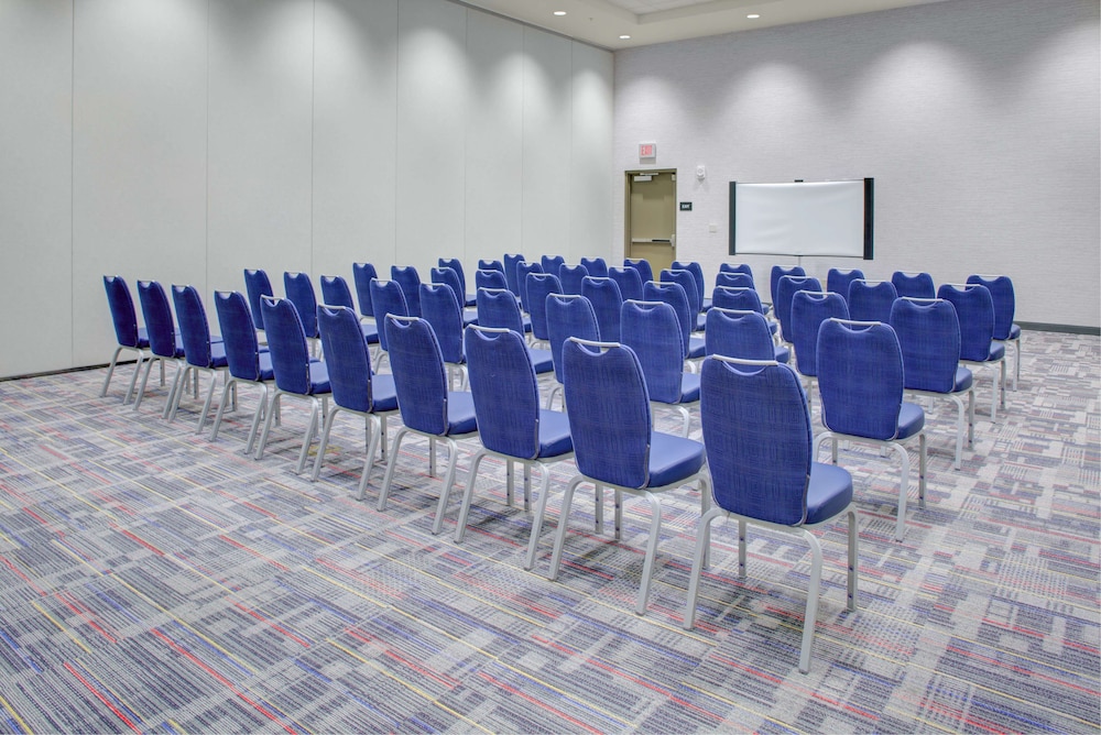 hampton inn and suites columbus scioto downs