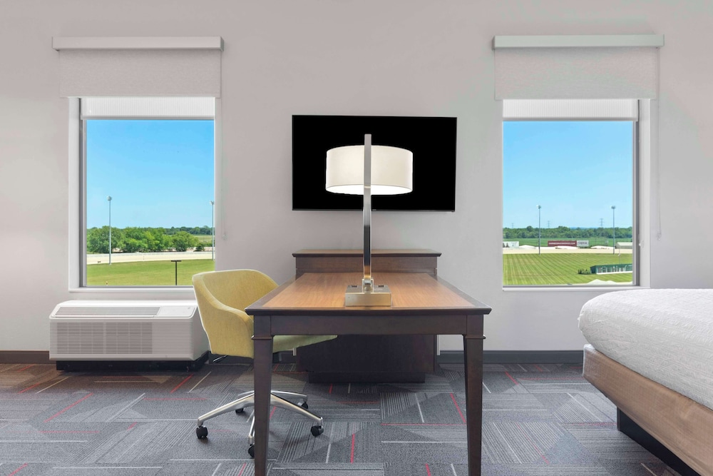 hampton inn and suites columbus scioto downs