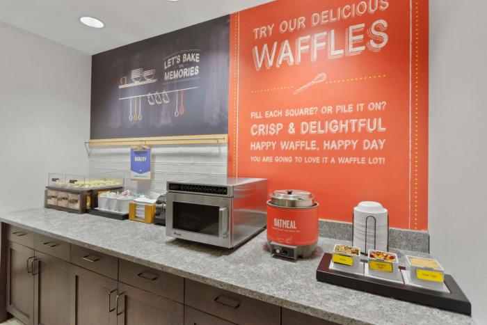 hampton inn and suites columbus scioto downs