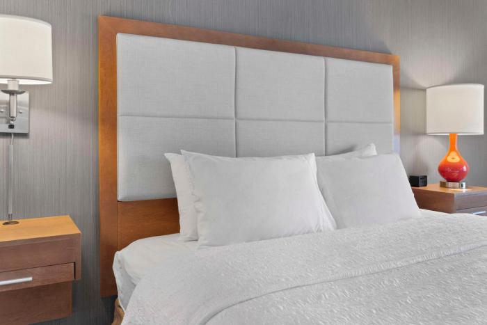 hampton inn and suites columbus scioto downs