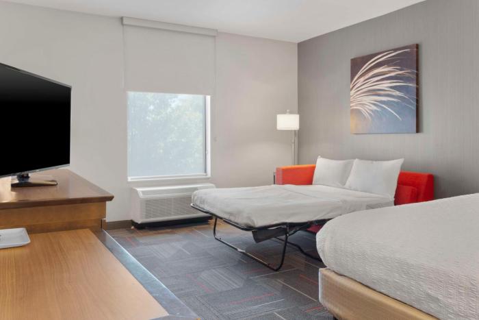hampton inn and suites columbus scioto downs