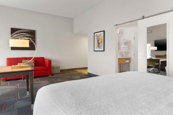 hampton inn and suites columbus scioto downs