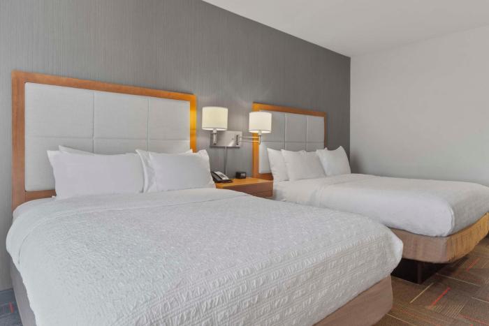 hampton inn and suites columbus scioto downs