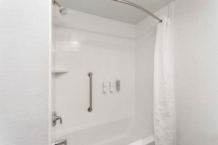 hampton inn and suites columbus scioto downs