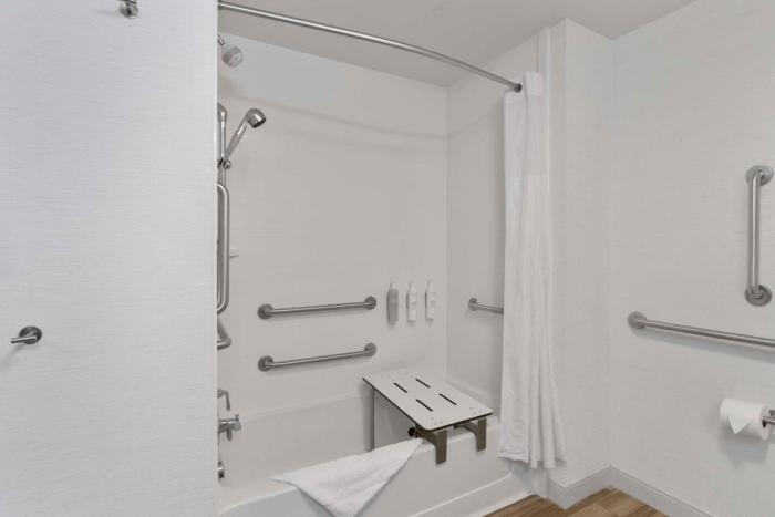 hampton inn and suites columbus scioto downs