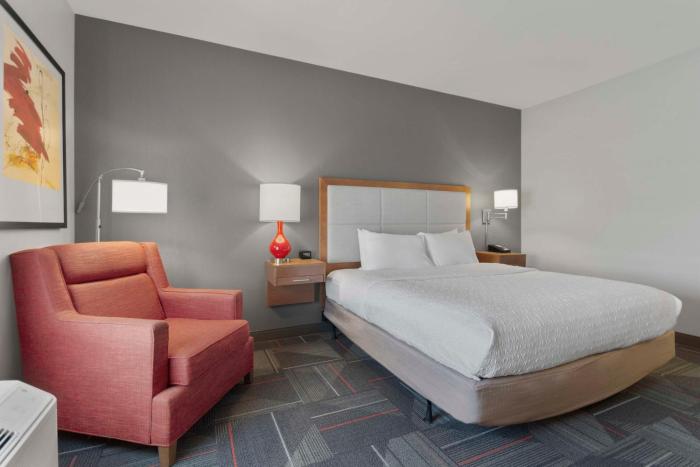 hampton inn and suites columbus scioto downs