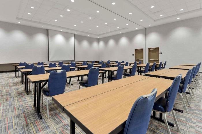 hampton inn and suites columbus scioto downs