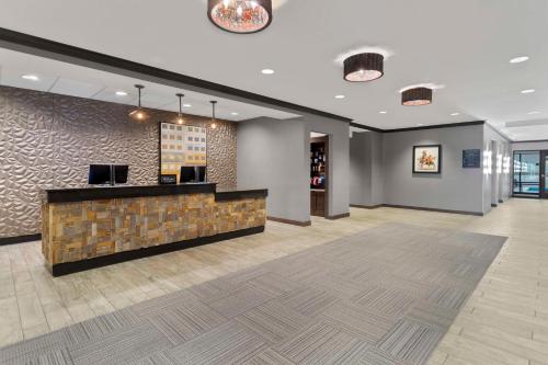 hampton inn and suites columbus scioto downs